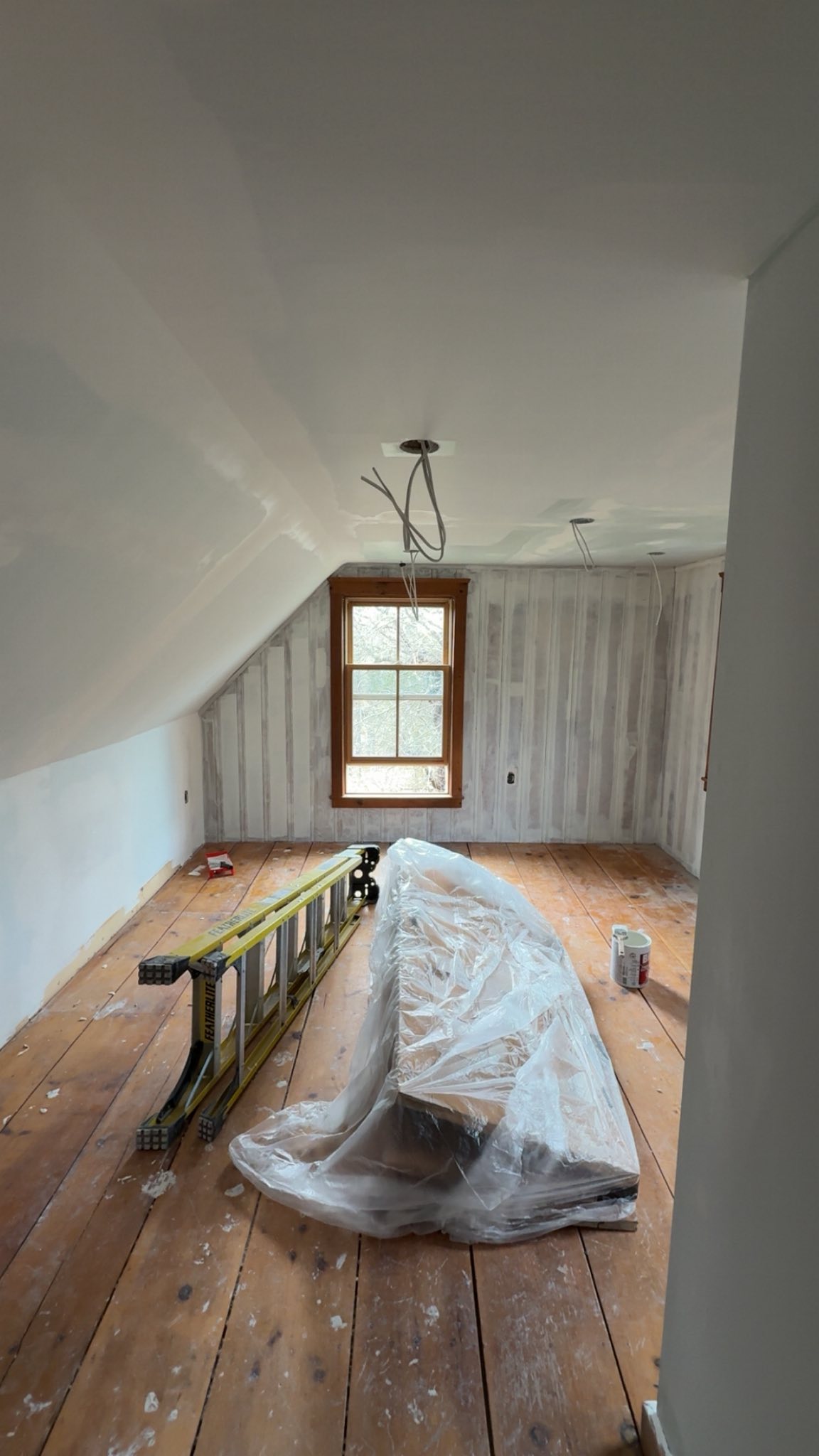 painting drywall small bedroom